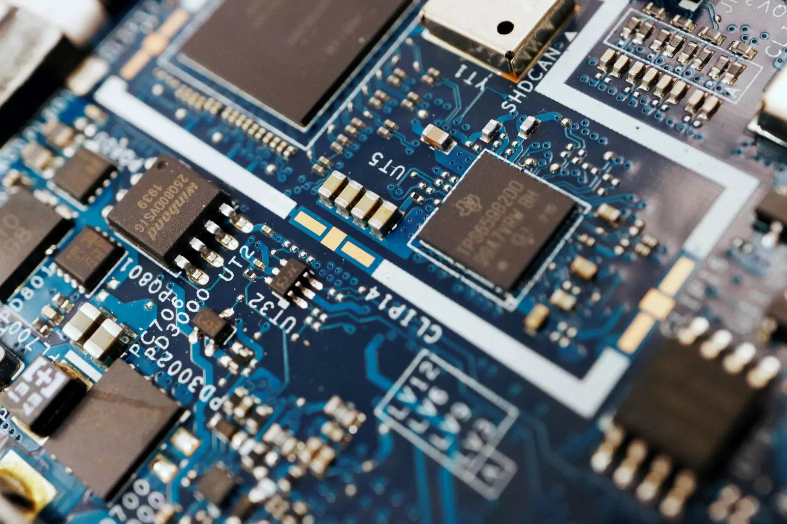 Chip Manufacturers, Once in High Demand, Now Face Unexpected Difficulties